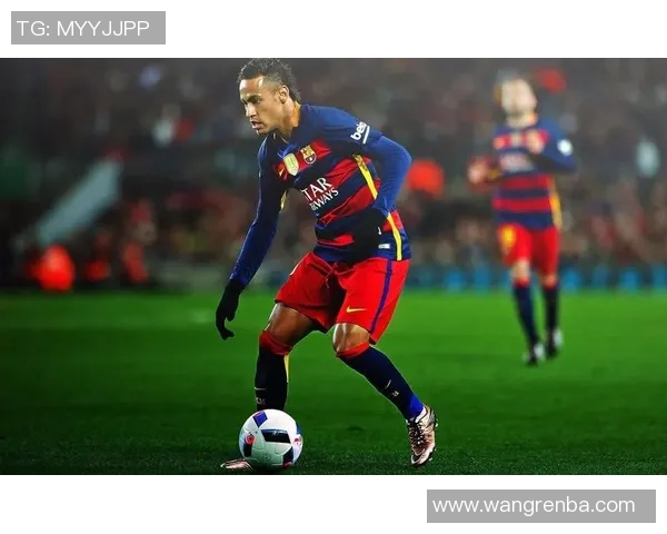 花式足球克里斯挑战世界足球巨星展示极限技巧与创意对决 花式足球克里斯挑战世界足球巨星展示极限技巧与创意对决