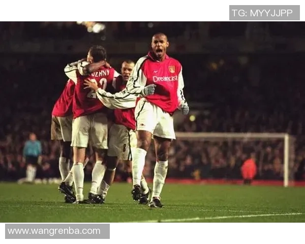 亨利足球球星辉煌生涯回顾与场上经典瞬间解析